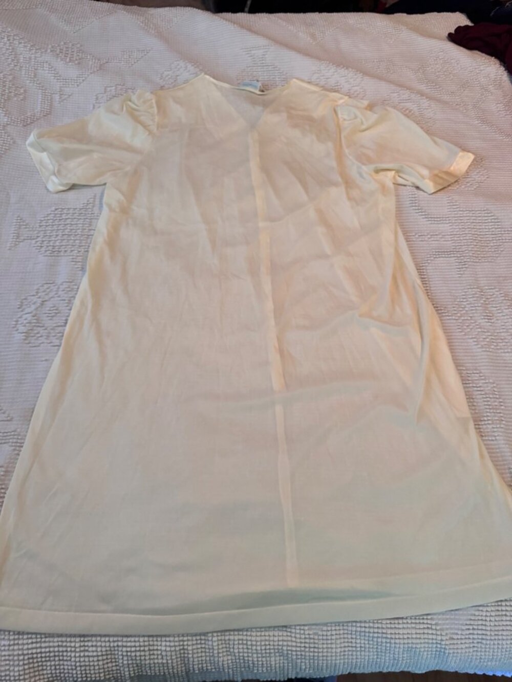 Vanity Fair Womens Ivory Nylon Short Sleeve Nightgown 44 Embroidered Detail - Picture 5 of 5